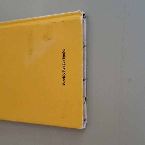 Vintage 1977, NORA and Mrs. Mind-Your-Own-Business (Weekly Reader) Hardcover - Picture 15 of 16